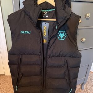 Sudu Men’s ski puffer vest new with tags.